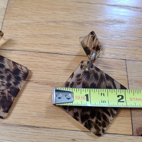 New Leopard Plastic Resin Earrings Black & Yellow - Picture 6 of 8